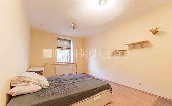 Фасадный дом, реновированный дом, фасад с декоративной штукатуркой, закрытый Рига