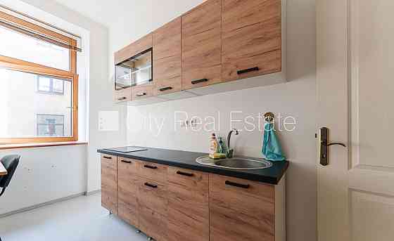 Фасадный дом, реновированный дом, фасад с декоративной штукатуркой, закрытый Рига