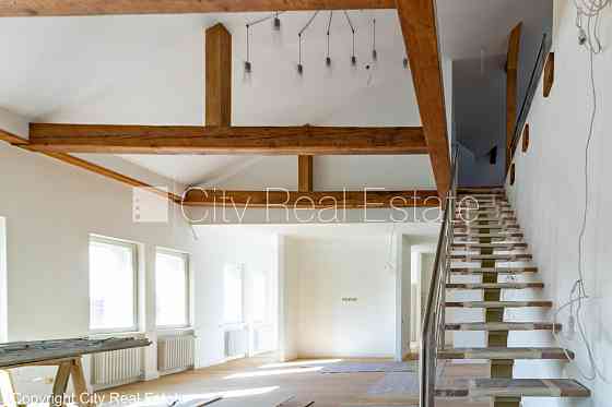 Фасадный дом, вход с улицы, лифт, окна выходят во двор, окна выходят на улицу, Рига