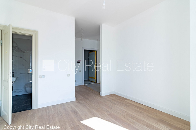 Фасадный дом, вход с улицы, лифт, окна выходят во двор, окна выходят на улицу, Рига - изображение 17