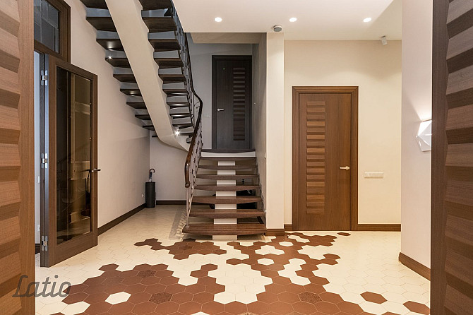 Pārdod plašu, kvalitatīvi būvētu un pilnībā aprīkotu trīs stāvu māju ar pārdomātu Rīga - foto 5