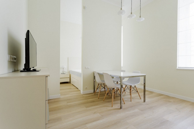 Mājīgs un gaišs 2 istabu dzīvoklis Rīgas centrā!  Zemi komunālie maksājumi, vasarā Rīga - foto 4