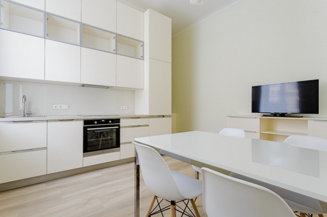 Mājīgs un gaišs 2 istabu dzīvoklis Rīgas centrā!  Zemi komunālie maksājumi, vasarā Rīga - foto 1