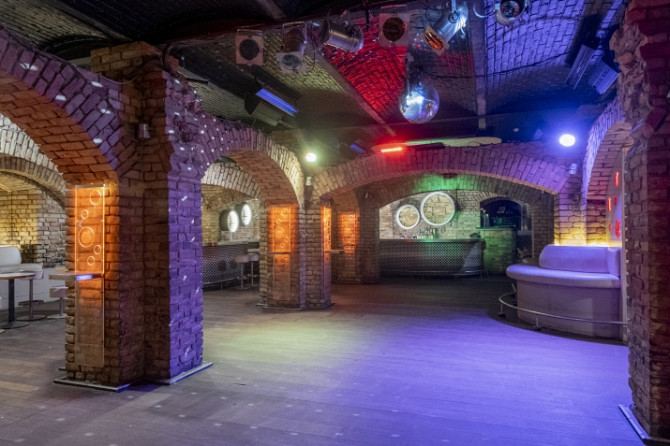 Nomai pieejamas Kaļķu vārtu kluba telpas pašā Vecrīgas sirdī.  Telpas ir pilnībā Rīga - foto 5