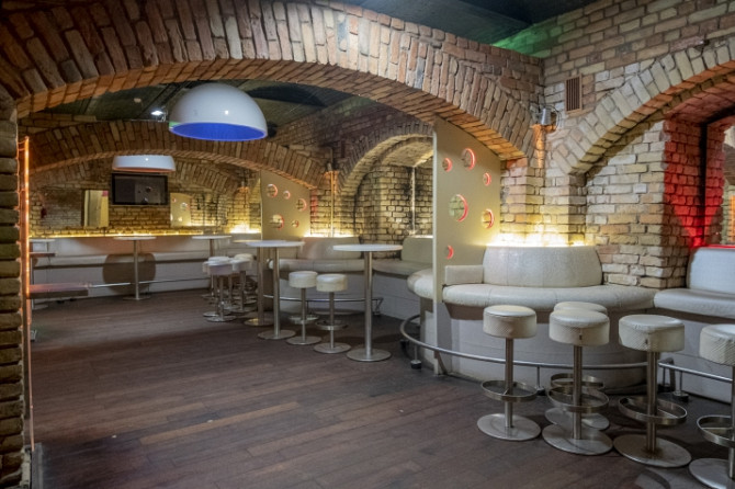 Nomai pieejamas Kaļķu vārtu kluba telpas pašā Vecrīgas sirdī.  Telpas ir pilnībā Rīga - foto 9