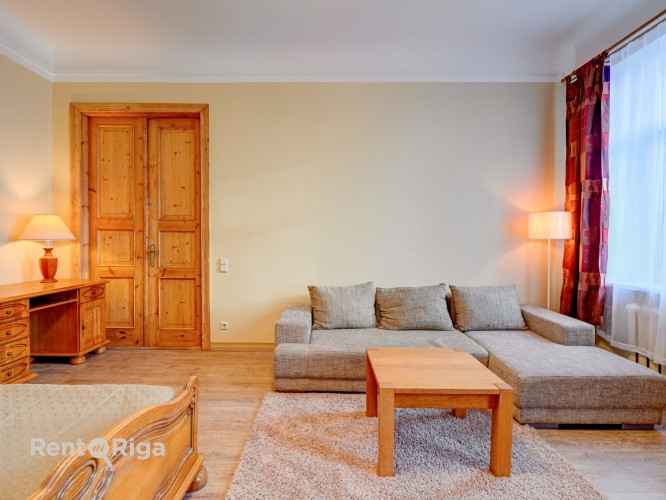 Ilgtermiņa īres piedāvājums centrā, Brīvības ielā pie Pērnavas ielas: mēbelēts Rīga - foto 1