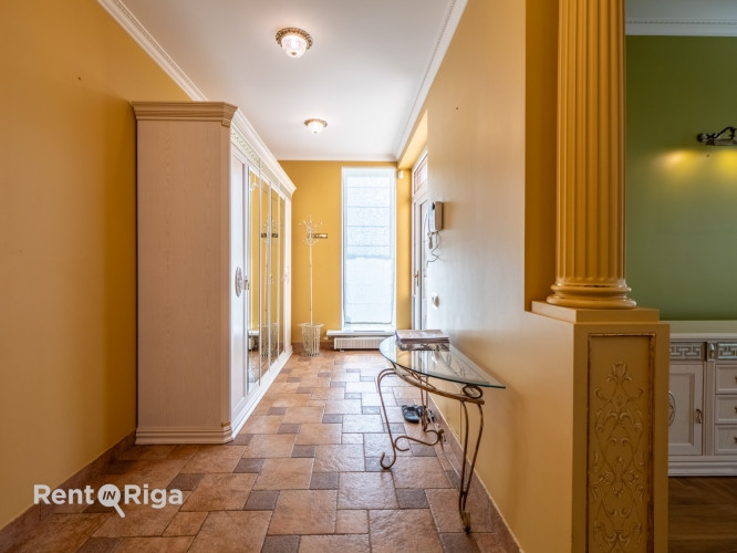 Pārdošanā grezna māja Lielupē ar skatu uz upi. Kluss, dabas ieskauts privātmāju rajons,  bez Jūrmala - foto 3