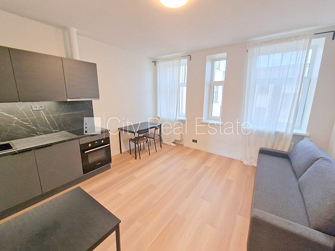 Fasādes māja, renovēta māja, ieeja no ielas, ir lifts, kāpņu telpa pēc kapitālā remonta, Rīga - foto 3