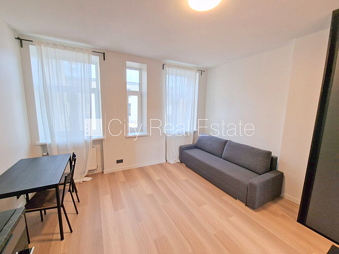 Fasādes māja, renovēta māja, ieeja no ielas, ir lifts, kāpņu telpa pēc kapitālā remonta, Rīga - foto 10