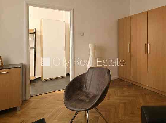 Фасадный дом, реновированный дом, вход с улицы, лифт, лестничная клетка после Rīga