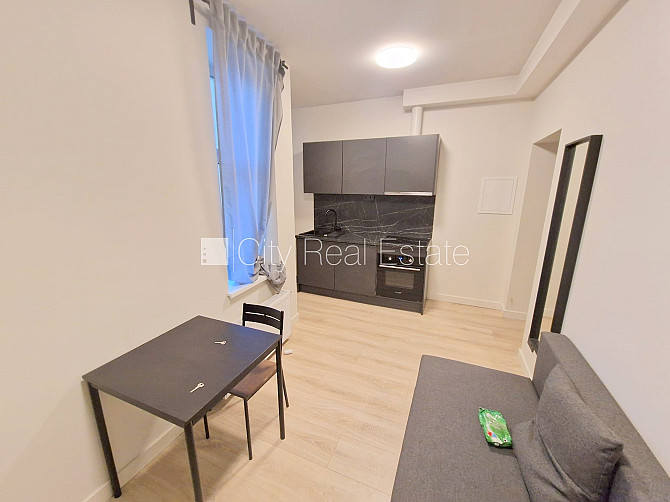 Fasādes māja, renovēta māja, ieeja no ielas, ir lifts, kāpņu telpa pēc kapitālā remonta, Rīga - foto 10