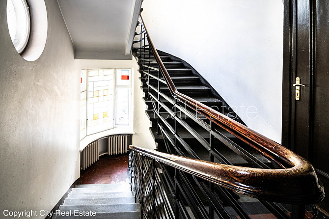 Fasādes māja, renovēta māja, ieeja no ielas, ir lifts, kāpņu telpa pēc kapitālā remonta, Rīga - foto 9