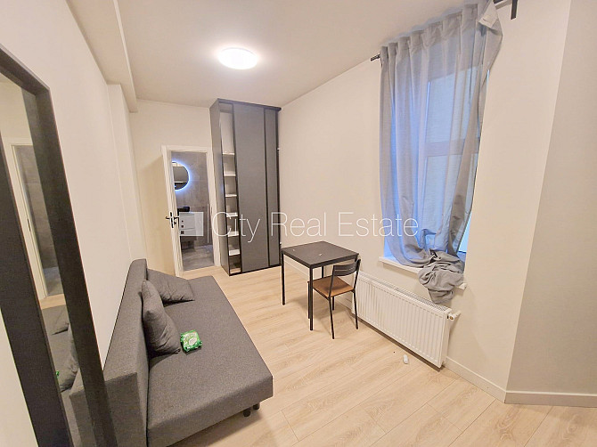 Fasādes māja, renovēta māja, ieeja no ielas, ir lifts, kāpņu telpa pēc kapitālā remonta, Rīga - foto 16