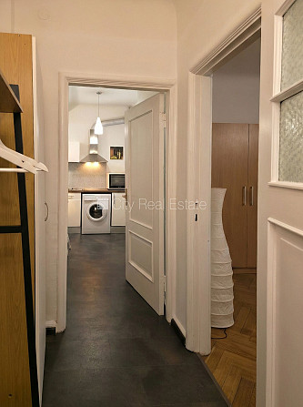 Fasādes māja, renovēta māja, ieeja no ielas, ir lifts, kāpņu telpa pēc kapitālā remonta, Rīga - foto 7