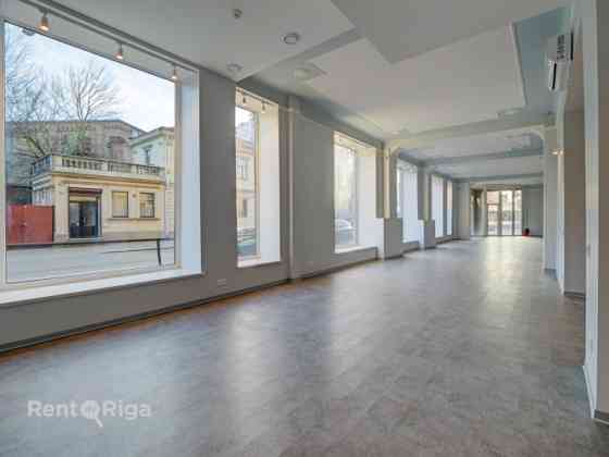 Просторные коммерческие помещения с витринными окнами, доступны для аренды Rīga