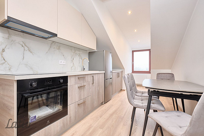 Pārdošanā kompakts 2 istabu dzīvoklis renovētā ēkā Rīgā. Tiek piedāvāts gaišs un funkcionāli plānots Рига - изображение 1