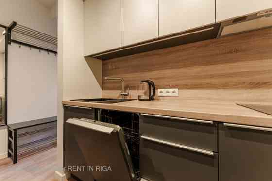 Moderns studio tipa dzīvoklis Klusajā centrā!  Lieliska atrašanās vieta! Mūsdienās Klusais centrs ir Rīga