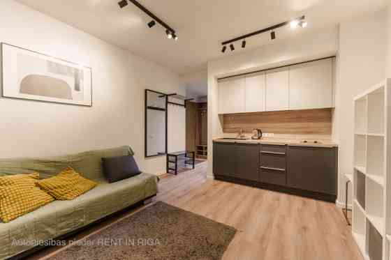 Moderns studio tipa dzīvoklis Klusajā centrā!  Lieliska atrašanās vieta! Mūsdienās Klusais centrs ir Rīga