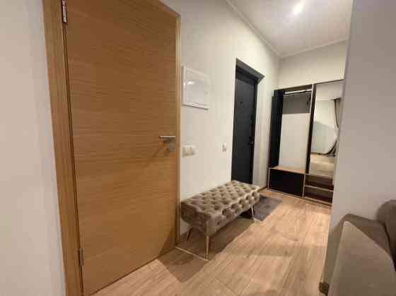 Доступна свежая, полностью меблированная квартира в тихом проекте на улице Rīga