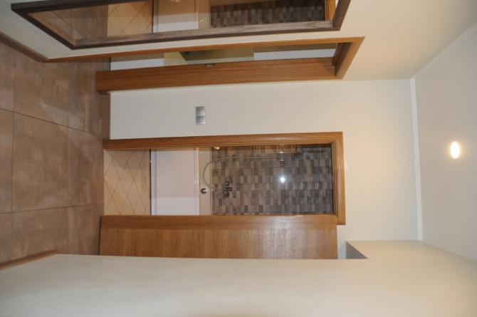 Izīrē 2-istabu dzīvokli tikko pēc remonta!  Dzīvoklis atrodas fasādes ēkā, un tā logi Rīga - foto 8