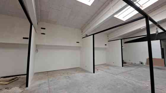 Предлагаются офисные помещения на весь 2-й этаж для компаний с готовым проектом. Рига