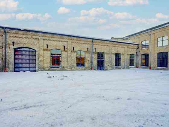 Промышленные помещения с высокими потолками.   Бывшая территория "Рижского Рига