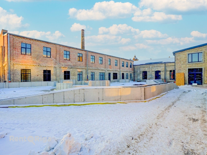 Промышленные помещения с высокими потолками.   Бывшая территория "Рижского Рига - изображение 2