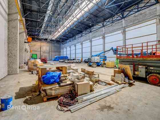 Промышленные помещения с высокими потолками.   Бывшая территория "Рижского Рига