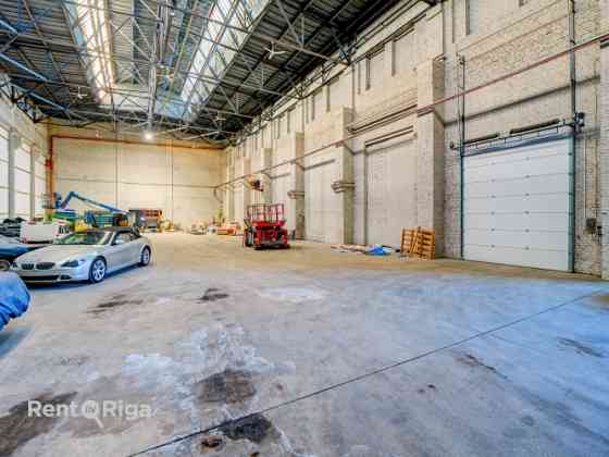 Промышленные помещения с высокими потолками.   Бывшая территория "Рижского Рига