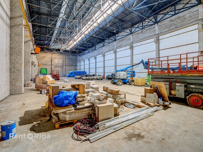 Промышленные помещения с высокими потолками.   Бывшая территория "Рижского Рига - изображение 1