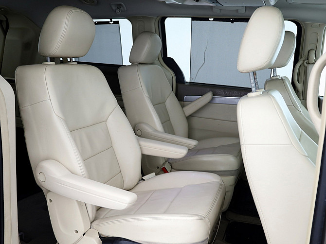 Volkswagen Routan Highline ATM 4.0 189kW Таллин - изображение 7