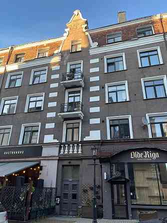 Vecrīgas centrālajā daļā pieejams gaumīgs divistabu dzīvoklis. 
No dzīvokļa logiem paveras neatkārto Рига