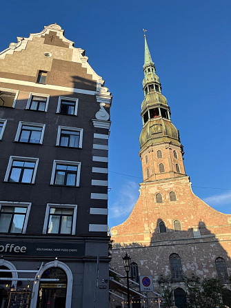 Vecrīgas centrālajā daļā pieejams gaumīgs divistabu dzīvoklis. 
No dzīvokļa logiem paveras neatkārto Рига - изображение 1