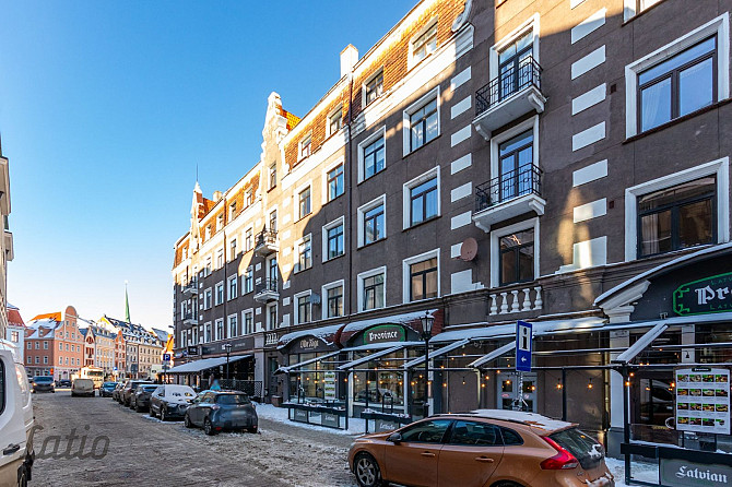 Vecrīgas centrālajā daļā pieejams gaumīgs divistabu dzīvoklis. 
No dzīvokļa logiem paveras neatkārto Рига - изображение 8