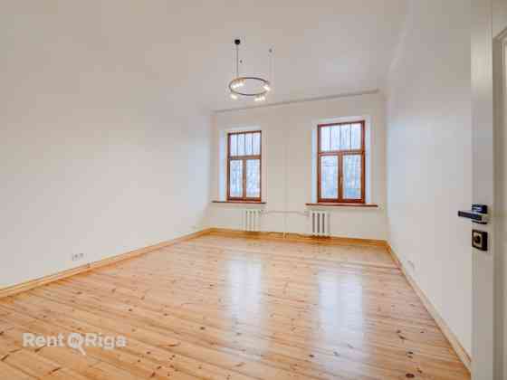 Продаётся элегантная 3-комнатная квартира в престижном и спокойном центральном Rīga