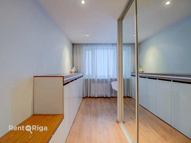 Plašs divu istabu dzīvoklis ar atsevišķu virtuvi un lodžiju (5 m2). Gaiša viesistabā ar Rīga - foto 6