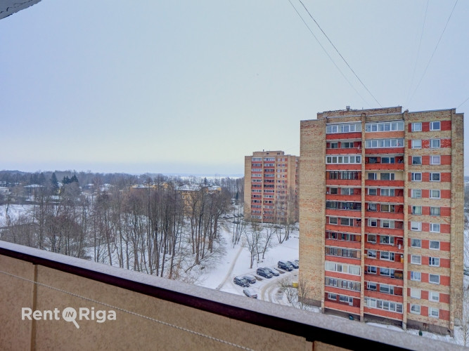 Plašs divu istabu dzīvoklis ar atsevišķu virtuvi un lodžiju (5 m2). Gaiša viesistabā ar Rīga - foto 5