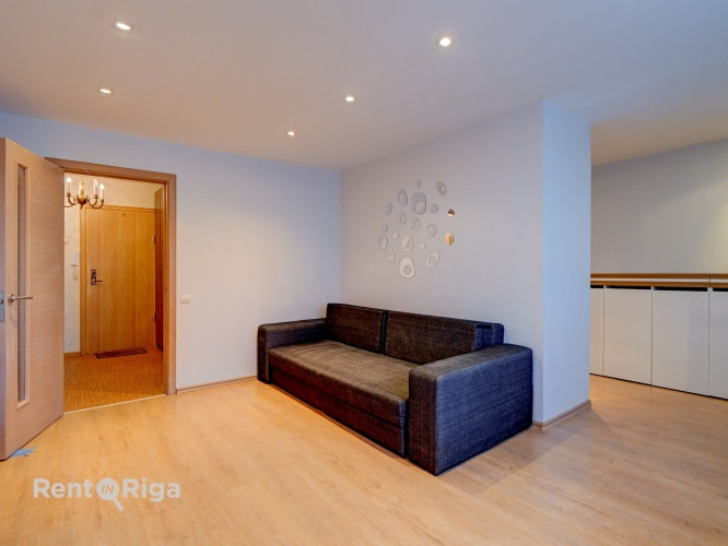 Plašs divu istabu dzīvoklis ar atsevišķu virtuvi un lodžiju (5 m2). Gaiša viesistabā ar Rīga - foto 8