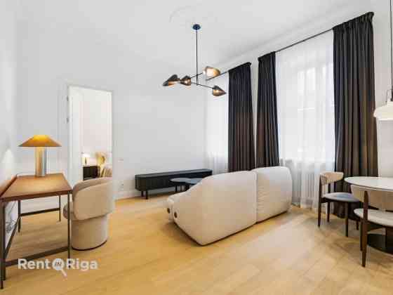 Предлогается новая элегантная квартира в полностью реновированном здании с Рига