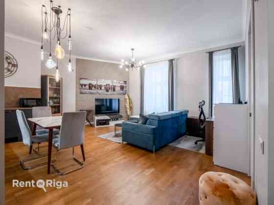 Элегантная 2-комнатная квартира в отреставрированном доме в центре Риги! Рига