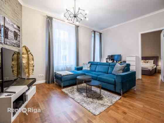 Элегантная 2-комнатная квартира в отреставрированном доме в центре Риги! Рига
