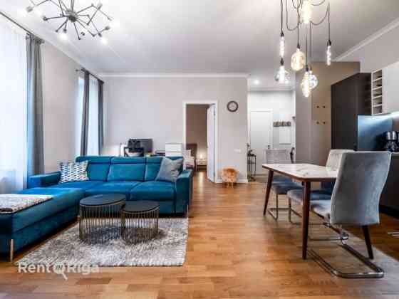 Элегантная 2-комнатная квартира в отреставрированном доме в центре Риги! Рига