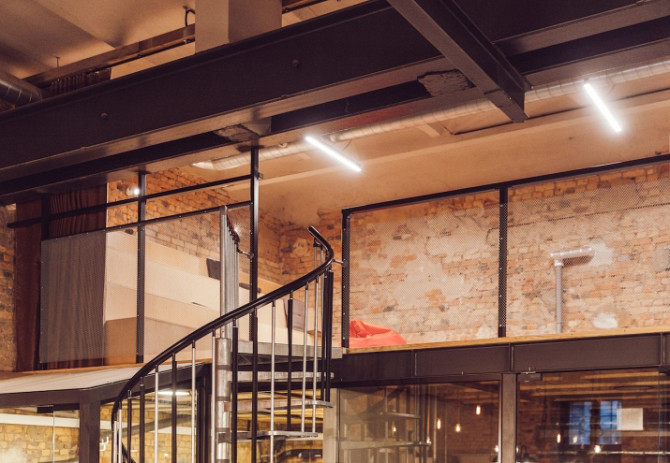 Iznomā aprīkotas un pilnībā mēbelētas loft tipa biroja telpas Rīgas centrā, Šarlotes ielā Rīga - foto 6