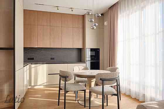 Izīrē ilgtermiņā plašu un gaišu tikko pabeigtu trīs istabu dzīvokli jaunajā projektā Lofts&Rosegold  Рига