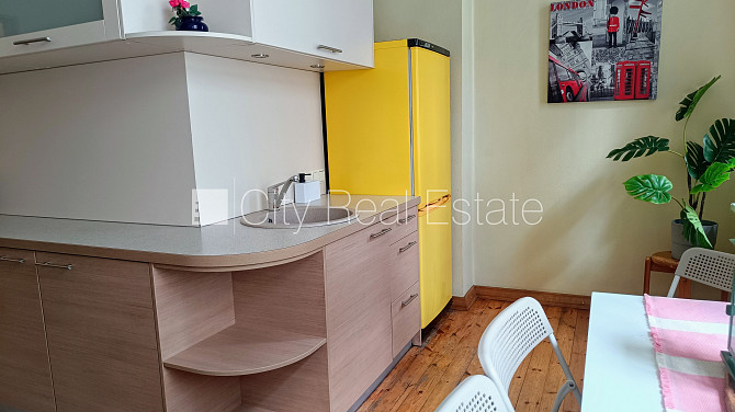 Pagalma ēka, renovēta māja, slēgts pagalms, ieeja no pagalma, kāpņu telpa pēc kosmētiskā Rīga - foto 13