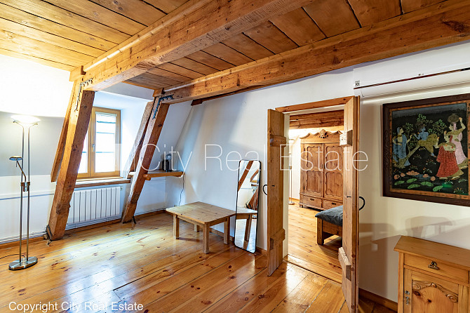 Fasādes māja, renovēta māja, bruģēts piebraucamais ceļš, ieeja no ielas, logi vērsti Rīga - foto 10