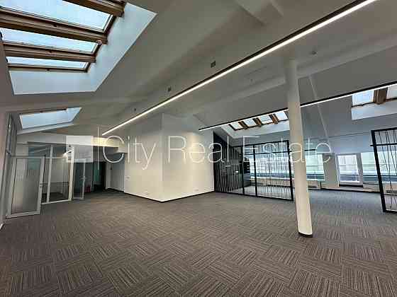 Благоустроенный озеленённый двор, подземная стоянка, охраняемая территория, Rīga