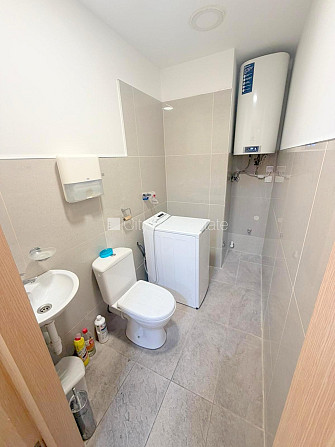 Fasādes māja, renovēta māja, vieta automašīnai, ieeja no ielas, logi vērsti mājas abās Rīga - foto 19