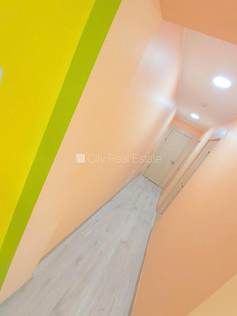 Fasādes māja, renovēta māja, vieta automašīnai, ieeja no ielas, logi vērsti mājas abās Rīga - foto 8