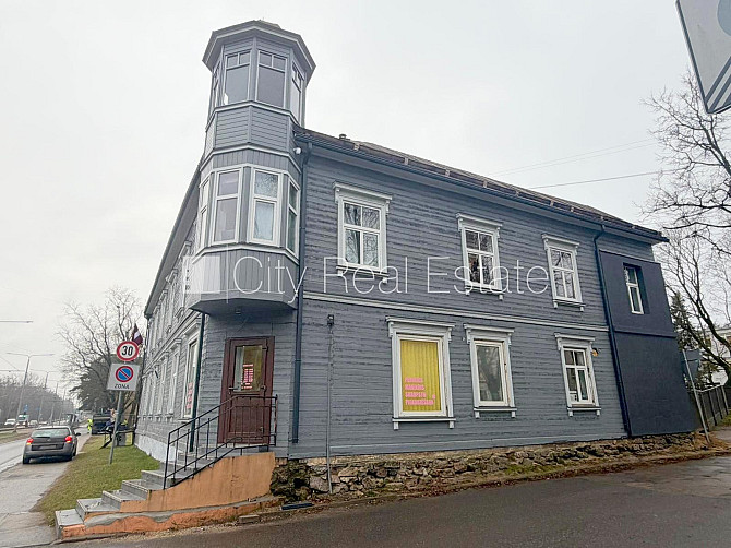 Fasādes māja, renovēta māja, vieta automašīnai, ieeja no ielas, logi vērsti mājas abās Rīga - foto 2